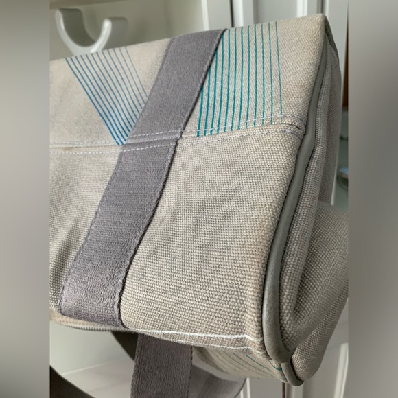 Vintage Y2K Vancouver 2010 Olympics limited edition Medium Shoulder Gray Purse - Picture 11 of 16